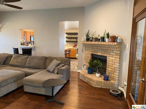 4825 Crestpoint Ln, Garland TX 75043-6514 exterior