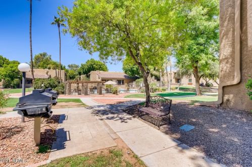 3825 Camelback Rd, Phoenix AZ  85018-2643 exterior