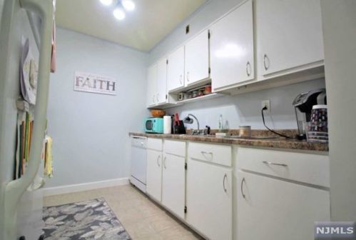 9 Montgomery St, Belleville NJ 07109-1305 exterior