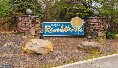 290 Night Hawk Cir, West Deptford, NJ 08086-1804