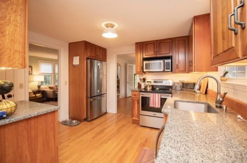 51 East St, South Hadley MA  01075-2115 exterior