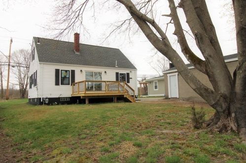 967 Wilbur Ave, Fall River MA  02725-2033 exterior