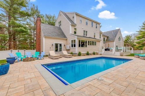 16 Brook Rd, Plymouth, MA 02360-1006