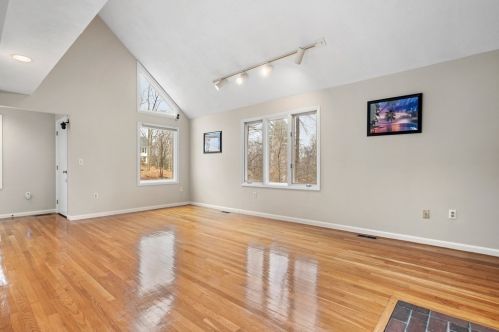 6 Skylar Dr, Southborough MA 01772-1745 exterior