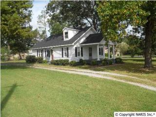 3705 Pulaski Pike, Huntsville AL  35810-6001 exterior