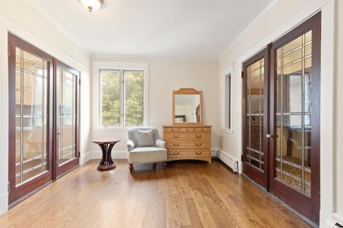 215 Ave, Weston MA 02493-1908 exterior