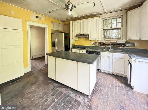 164 Delaware St, West Deptford NJ 08096-5921 exterior