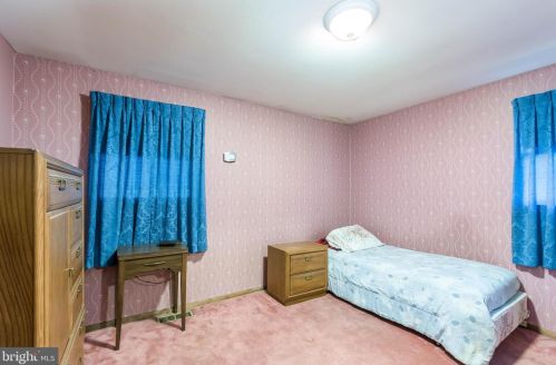 1851 Pt Pleasant Ave, West Deptford NJ 08096-4324 exterior