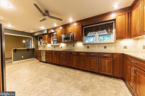 247 King St, West Deptford NJ 08096-2229 exterior