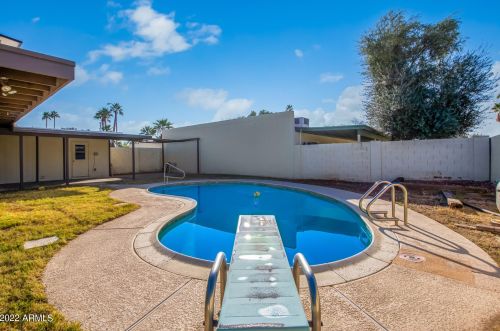 3222 Clinton St, Phoenix AZ 85028-3023 exterior