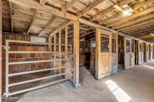 527 Veterans Hwy, Jackson Twp NJ  08527-5123 exterior