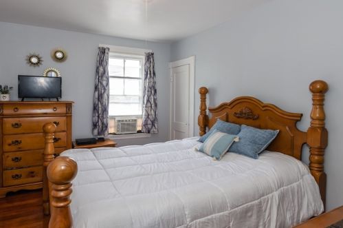 18 Mott St, New Bedford MA 02744-2307 exterior