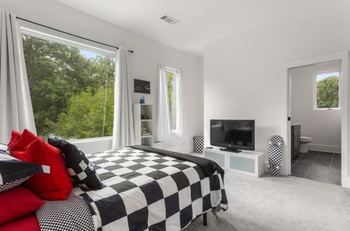 1756 Akin Dr, Atlanta GA 30345-3948 exterior