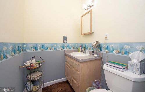 132 Main St, West Deptford NJ 08051-1046 exterior