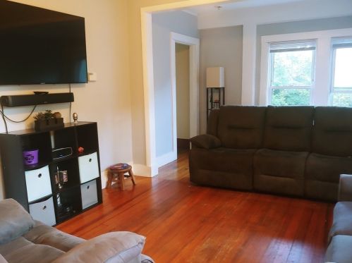 233 Essex Ave, Gloucester MA 01930-4927 exterior