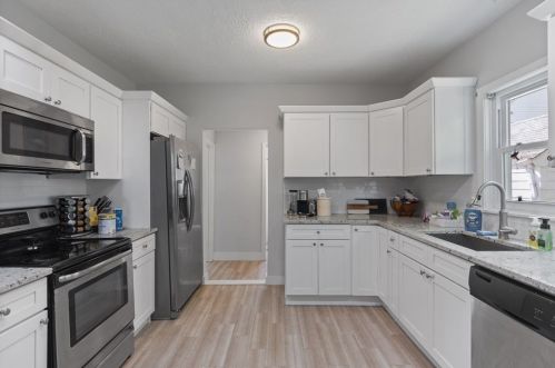 73 Barrows St, Dedham MA 02026-3050 exterior