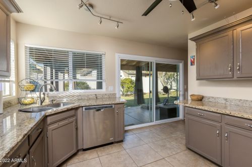 10602 42nd St, Phoenix AZ 85050-3376 exterior