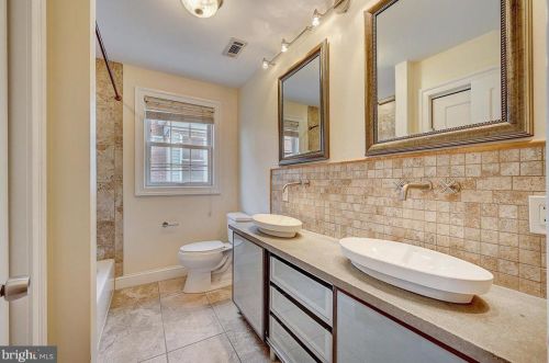 985 6th St, Philadelphia PA  19123-1405 exterior