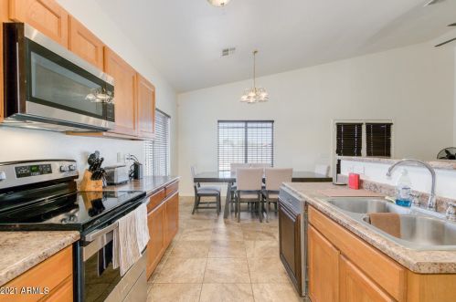 2810 Atlanta Ave, Phoenix AZ  85040-2710 exterior