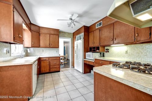 64 Reynolds Dr, Tinton Falls NJ 07724-2323 exterior