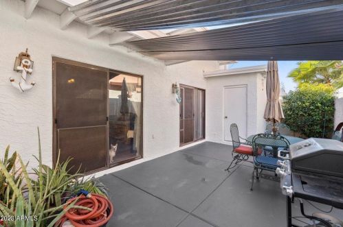 3401 37th St, Phoenix AZ 85018-5861 exterior