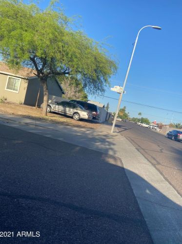 5902 Cheery Lynn Rd, Phoenix, AZ 85033-5803