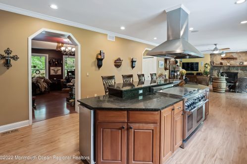 335 Veterans Hwy, Jackson Twp NJ 08527-2832 exterior