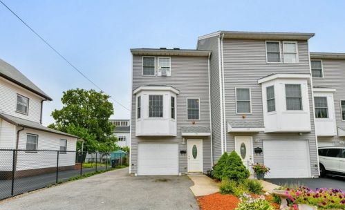 25 Liberty St, Everett, MA 02149-2707