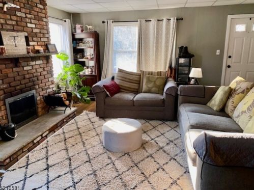 27 Voorhis Pl, Skyline Lakes NJ  07456-2234 exterior