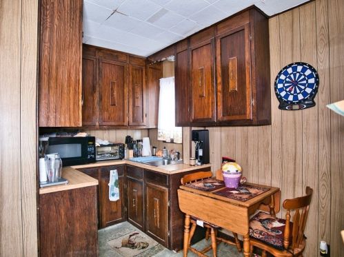 33 Morton St, Fall River MA 02720-2860 exterior