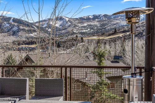 1995 Kidd Cir, Park City UT 84098-8512 exterior