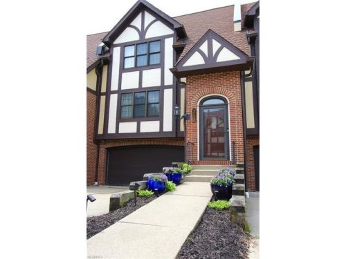 3512 Sutton Rd, Cleveland, OH 44122-4267