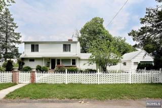 257 Phelps Ave, Bergenfield, NJ 07621-1454