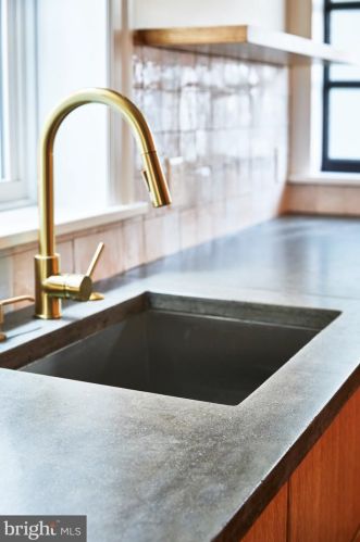 5221 Hazel Ave, Philadelphia PA  19143-1526 exterior