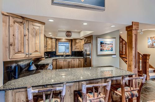 2539 Fairway Vlg Dr, Park City UT 84060-7023 exterior