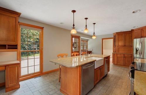 7 Apple Ridge Rd, Sutton MA  01590-2977 exterior