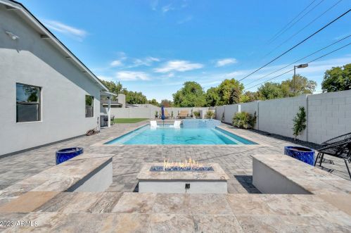 8001 11th Ave, Phoenix AZ  85021-5626 exterior