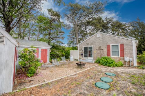 280 Great Pond Rd, Eastham MA  02642-2402 exterior