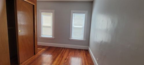 19 Oakland Ave, Everett MA 02149-3918 exterior