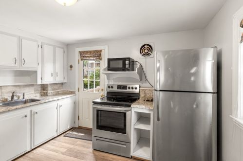 11 Grace Rd, Quincy MA 02169-3922 exterior