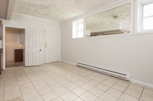 35 Grammont Rd, Worcester MA 01607-1175 exterior