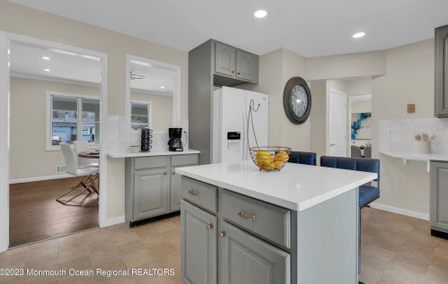 36 Drexel Dr, Jackson Twp NJ  08527-2328 exterior