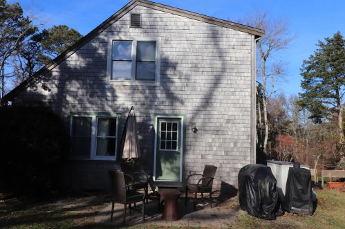 10 Brenda Ln, Eastham MA 02642-2677 exterior