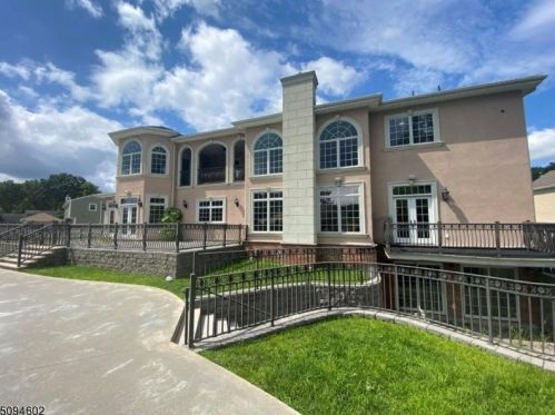 24 Windsor Way, East Hanover, NJ 07936-3905