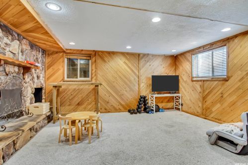 2371 High Mountain Dr, Sandy UT 84092-5506 exterior