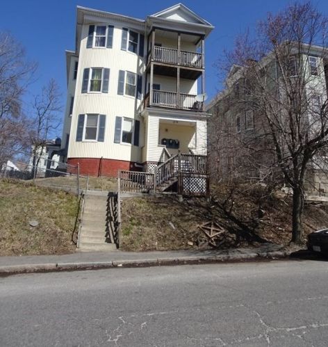 17 Upsala St, Worcester, MA 01610-2027