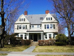 25 Sewall St, Newton, MA 02465-2612