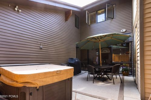 2457 Fairway Vlg Dr, Park City UT 84060-7023 exterior