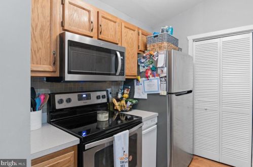 68 Crestmont Dr, West Deptford NJ  08051-2161 exterior