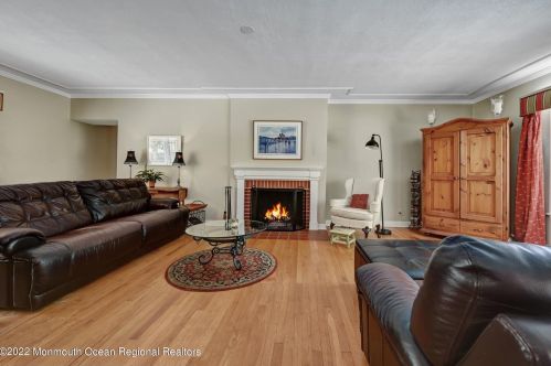 29 Vista Dr, Little Silver NJ  07739-1611 exterior